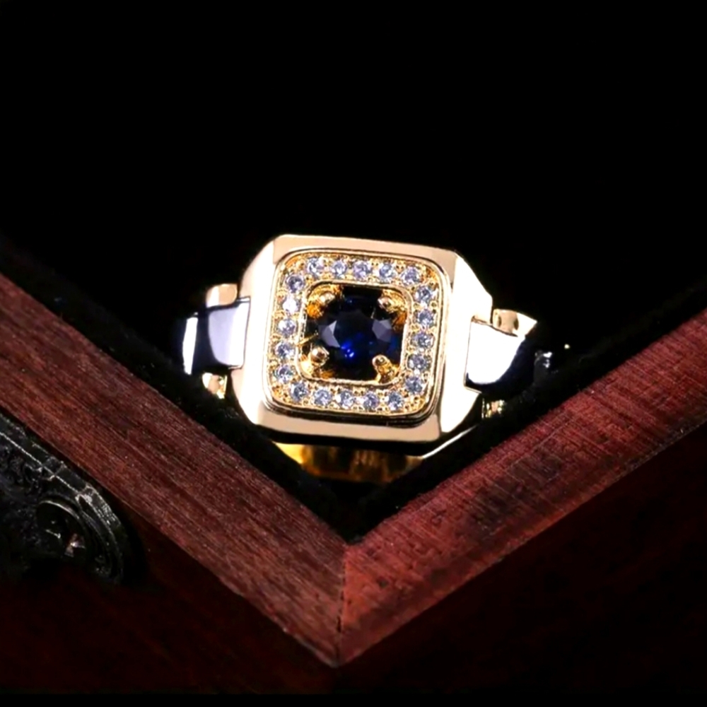 Men's luxury Copper wedding ring inlaid with blue gemstone. Plated Gold . Hupoal